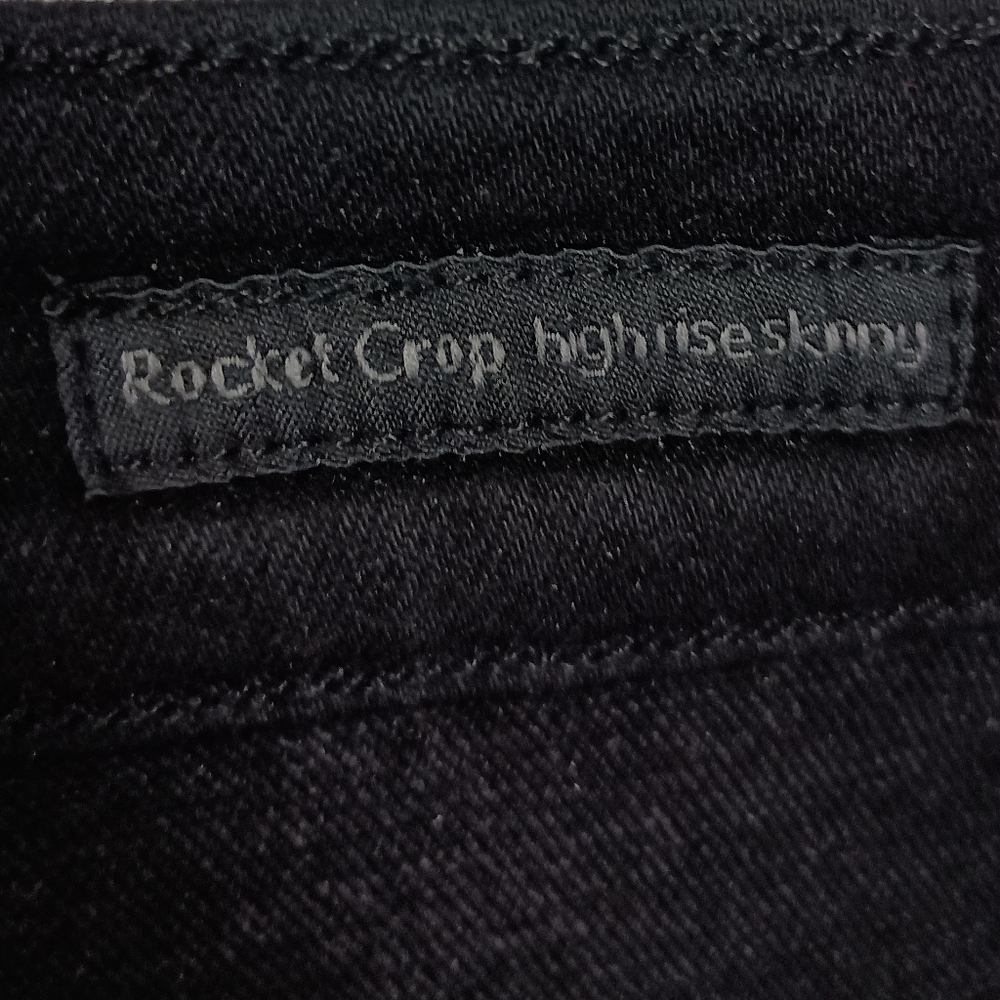 Citizens of Humanity Rocket High Risky Crop Skinny in All Black - Picture 7 of 12